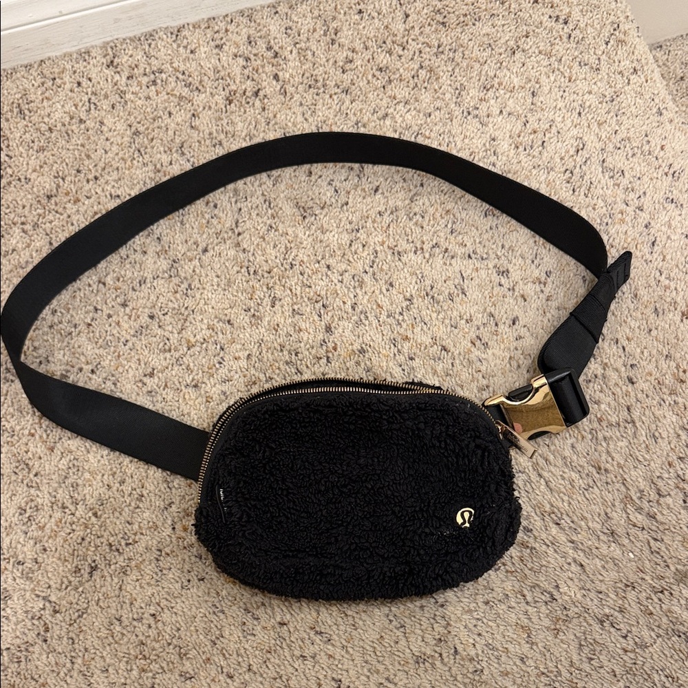 Black Sherpa Belt Bag Lululemon